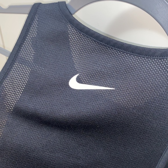 nike bundle: 3 tanks, 2 shorts - Picture 5 of 11